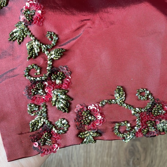 Modernized Cheongsam Qipo with low collar and leg slits with hand beading - Picture 7 of 8